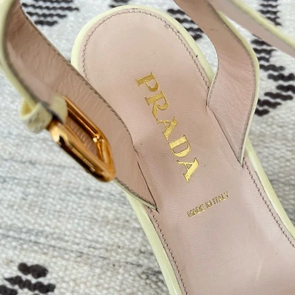 Elegant Yellow Wedge Sandals - Picture 6 of 7